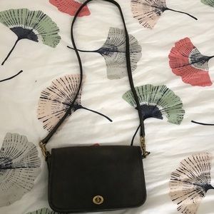 Vintage Coach turnlock saddlebag purse🤗